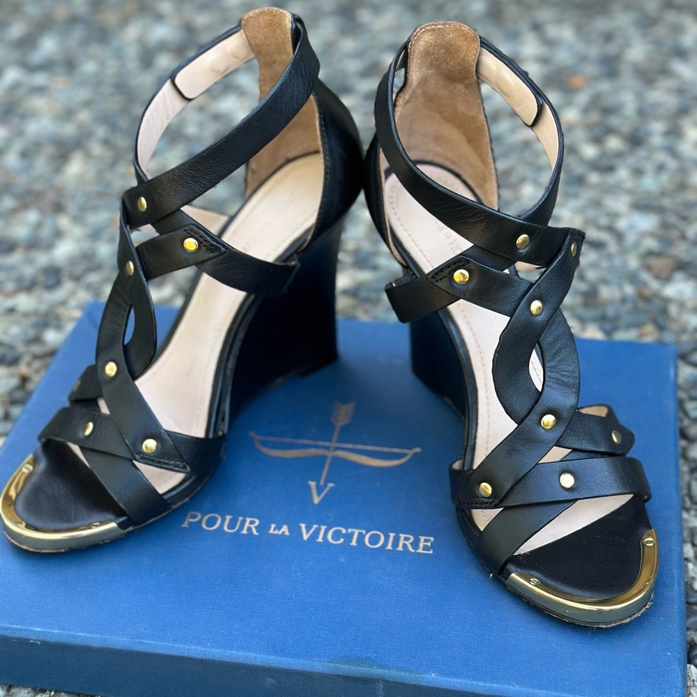 Pour La Victoire - Black Leather Sandal Wedges